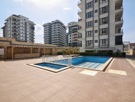 Новая квартира 1+1 с видом на горы, в современном ЖК. Район Махмутлар