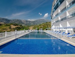 Квартира 1+1 в комплексе с панорамным рестораном в Каргыджаке