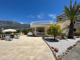 Отдельностоящая вилла 3+1 в 750 м от моря. Район Махмутлар