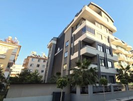 Дуплекс 2+1 в современном ЖК в самом центре Аланьи, с видом на горы. Район открыт для ВНЖ