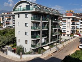 Дуплекс 2+1 с частным садовым участком, в открытом для ВНЖ районе - Оба