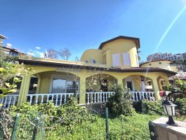 Четырехкомнатная (3+1) меблированная вилла с панорамным видом на море в районе Каргыджак