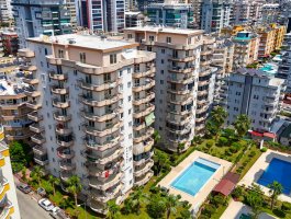 Квартира 2+1 в комплексе с бассейном в 400 м от моря в Махмутлар