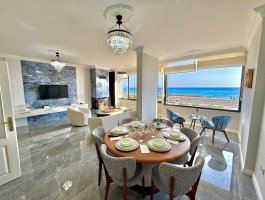 Квартира 2+1 с видом на море на первой береговой линии в районе Тосмур. Подходит для оформления ВНЖ